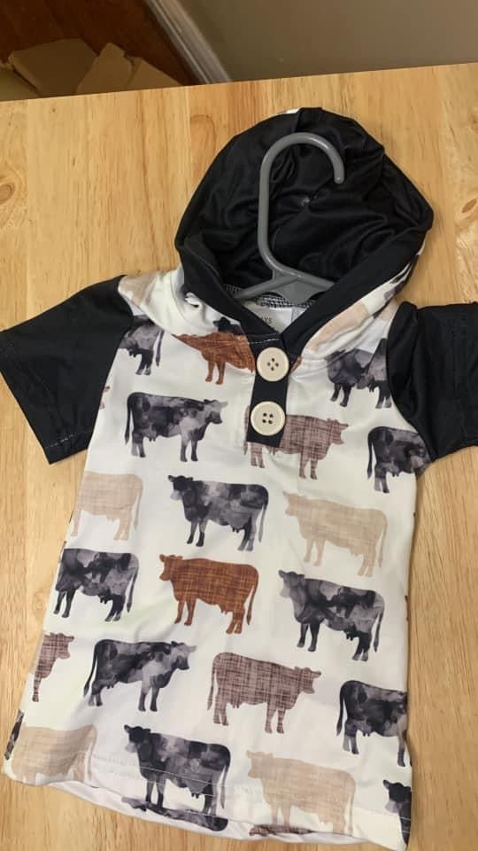 Cattle short sleeve hooded shirt